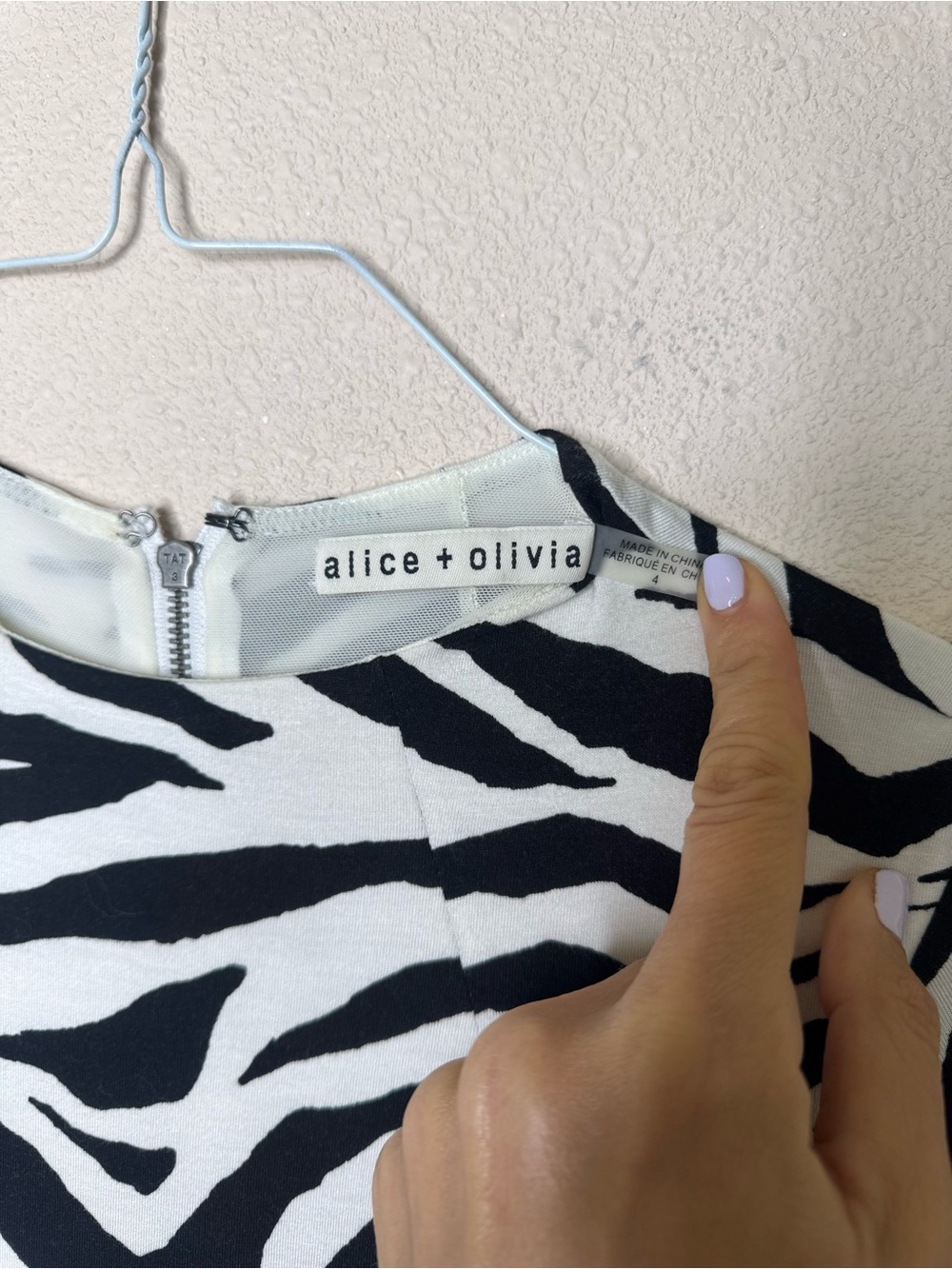 ALICE + OLIVIA black and white tiger Delora midi dress size 4 - Picture 4 of 6